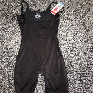 Assets Red Hot Label By Spandex XL Woman's NWT